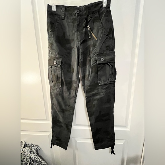 ๐๐ฎ๐ท'๐ข ๐ซ๐ต๐พ๐ฎ ๐ช๐ท๐ญ ๐๐๐ช๐๐ด ๐๐ช๐ป๐ฐ๐ธ ๐๐ช๐ท๐ฝ๐ข - Picture 1 of 7